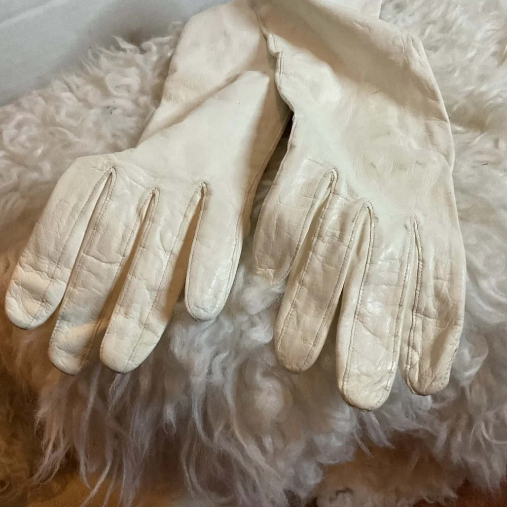 Van Raalte silky smooth white leather vintage mid length gloves 7/ M
